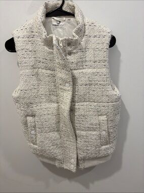 Foray Golf Tweed buckle  Puffer Vest in white